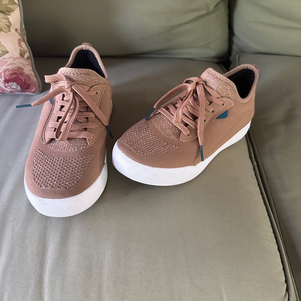 Vessi Weekender Waterproof Sneaker. Size 7